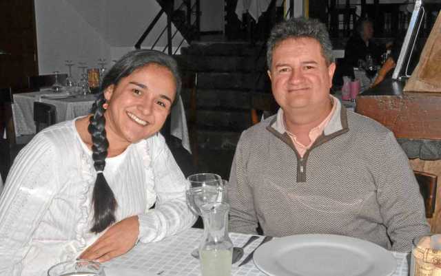 Luz Adriana López Salazar invitó a su esposo, John Jairo Herrera Sánchez, a cenar en Vino y Pimienta.