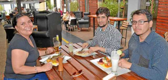 Juanita Jaramillo Rivillas y Eduardo Henao festejaron el cumpleaños de Nicolás Echeverri Riveros en El Dauntaun.