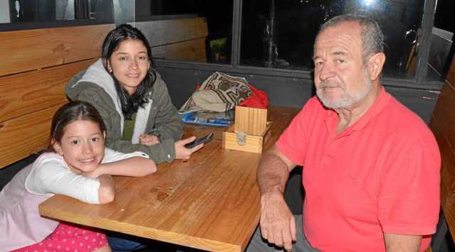 Graciela Martínez Díaz, Camila Díaz García y Francisco Martínez Torres también eligieron Urban para compartir un rato. 