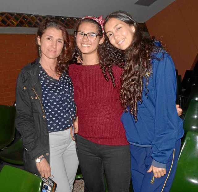 Patricia Camacho Jaramillo, Mariana Cuartas Camacho y María José Cuartas Camacho.