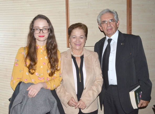 María del Rosario Valencia Arango, María Cristina Arango Mejía y José Germán Hoyos Salazar.