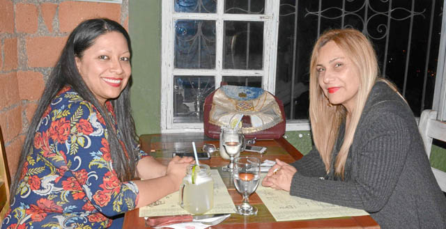 Beatriz Eugenia Burgos Gómez fue homenajeada por su cumpleaños en el restaurante Candelaria por Francia Helena Marín Rodríguez.