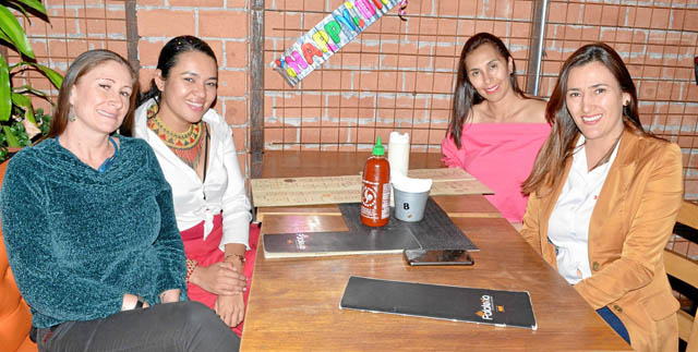 A Ana María Calderón Serna y a Luisa Fernanda Ríos Velásquez les celebraron sus cumpleaños Claudia Patricia Vargas del Río y San