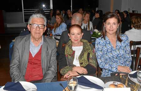 Alberto Jaramillo Botero, Ángela María Robledo de Jaramillo y Catalina Jermann.