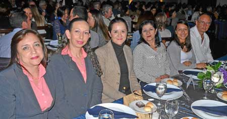 Luz Gómez Ramos, Aleisy Valencia Bedoya, Sandra Giraldo Osorio, María Dori Marín Marín, Karen Cataño y Alberto Jaramillo Echever