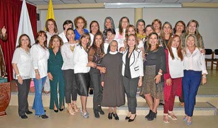 Exalumnas del colegio Santa Inés promoción 1982. 