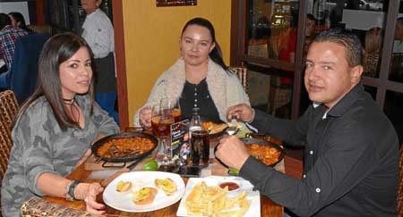 Jakeline Chica Gómez celebró su cumpleaños en el restaurante Eñe en compañía de Paula Carolina Orozco Ángel y Dunkerly Díaz Hoyo