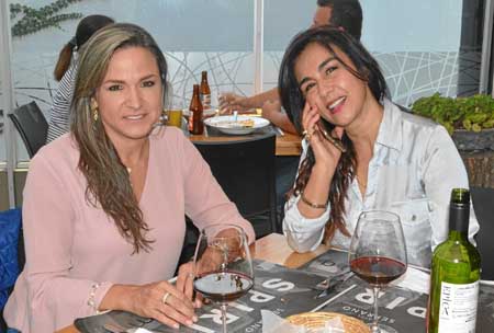 Luz Adriana Sierra Grajales invitó al restaurante Buffalo Serrano a Faisulier Henao, quien viaja a Europa. 