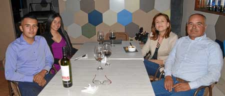 En el restaurante L’Atelier Sebastián Buriticá Gómez y María José Vanegas Giraldo festejaron a Lina Gómez Soto junto con José Ov
