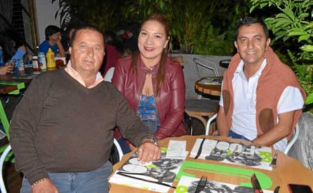 Samuel Roberto Chica Gutiérrez celebró su cumpleaños en compañia de Cielo del Carmen Soto Aricapa y Orlando Quiceno Gallego en C