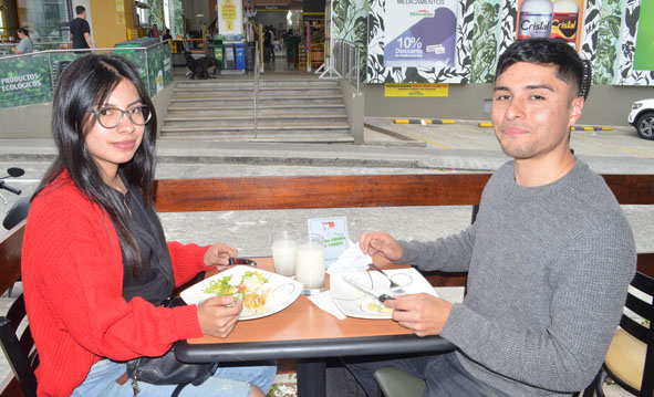 Stefanía Guerrero Peña y Stiven Gómez Tabares escogieron El Petizo Nuñez para almorzar. 