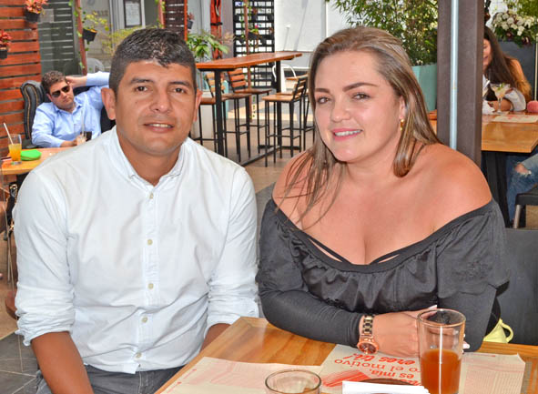 En el restaurante El Dauntaun estuvieron compartiendo Robinson Hurtado Blandón y Joana Martínez Álvarez