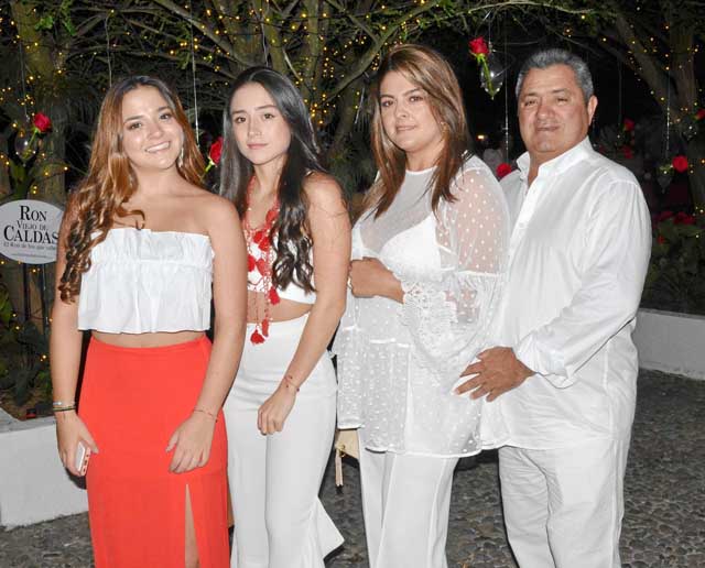Emiliana Arango Arango, Juliana Serna Castaño, Paula Botero Gómez y Julián Serna López.