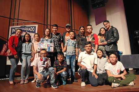 La comparsa Colombia 200 años de libertad y carnaval, del colegio Marco Fidel Suárez recibió el tercer puesto en la categoría Co