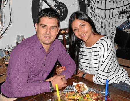 Mauricio Guzmán y Juanita Hernández se reunieron en una comida en el restaurante Pizza Choppers.
