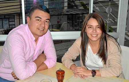 En un almuerzo en el restaurante Spago compartieron Santiago López Díaz y Daniela Velásquez Gallego.