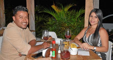 Julián Ortiz y Lorena Pareja Toro compartieron en una comida en la Sevichería Tito Food & Drinks.