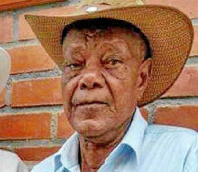 Aristóbulo Moreno Castro Nacido en la Quebrada, sector de la vereda El Llano, casado con la exdocente Rosa Irma Ortiz Castro. Pa