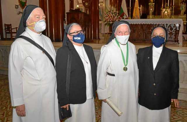 Durante el evento, la homenajeada también recibió un reconocimiento de la Universidad Católica de Manizales por poner en alto el