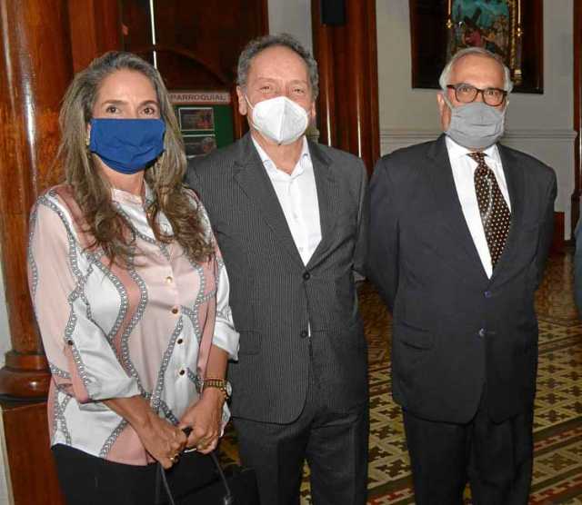 Clemencia Gómez, Fernando Jaramillo Echeverri y Darío Gómez Jaramillo.