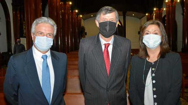Andrés Echeverri Jaramillo, Bernardo Mejía y Martha Cecilia Franco García, durante la ceremonia de premiación Caldense del Año e