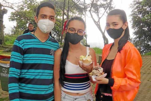 Juan Pablo Rivera López, María Isabel Jiménez y Luisa Fernanda Jiménez.
