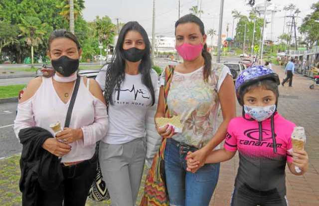 Mariela Giraldo Echeverri, Lorena Gallego Giraldo, Marcela Gallego Giraldo y Luciana Hensley Gallego.