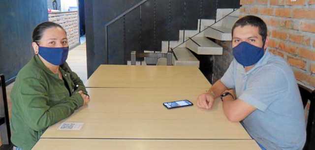 Alejandra Idárraga y Sebastián Sánchez de la empresa TERIC SAS almorzaron en Asados Chavita.