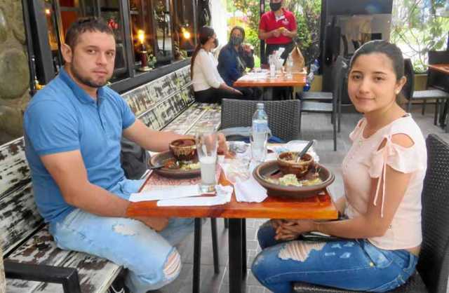 Andrés Mauricio Rodríguez Loaiza y Natalia Cardona Gómez estuvieron en Buffalo Repúblic