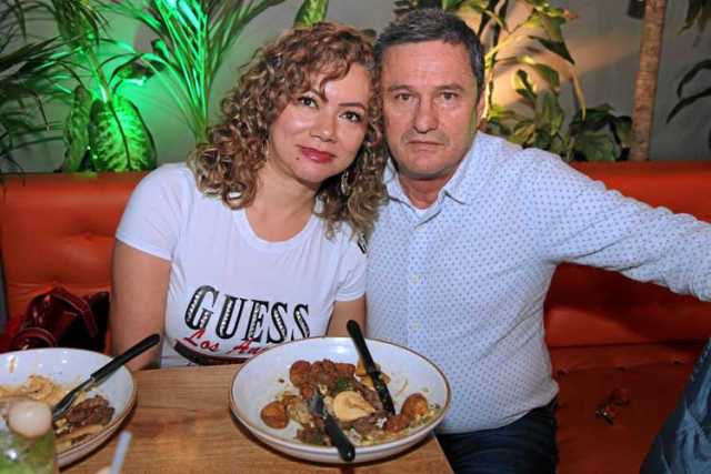 En La Patateria se ofreció un almuerzo por el cumpleaños de Lucero Calderón. La acompañó Nolberto Mayorquín Silva.