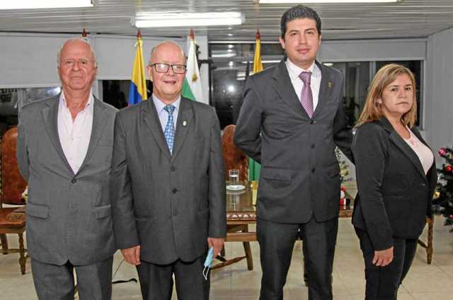 Socios de la Sociedad de Mejoras Públicas: Herman Estrada Mejia, Germán Conde Betancur, residente; Carlos Arturo Castañeda Garzó