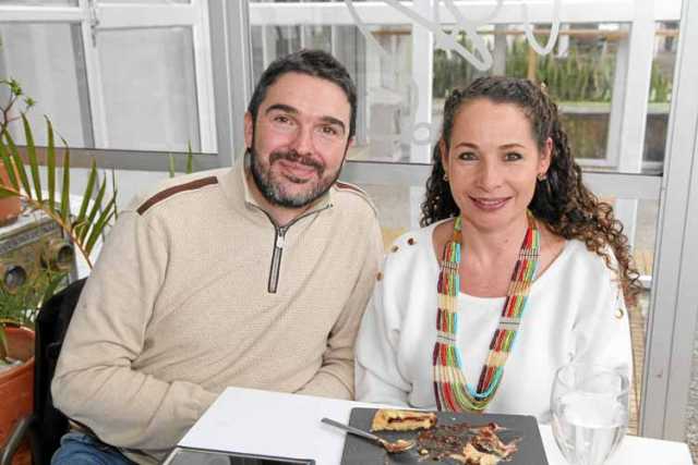 En el restaurante L’atelier se ofreció un almuerzo para celebrar el Día del Psicólogo. Diana Nohemi Restrepo Vásquez y Josep Cid