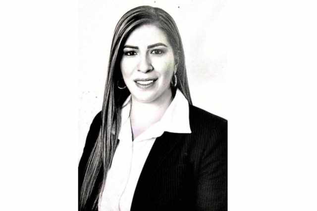 Paula Carolina Valencia Marín, de Manzanares, se graduó de abogada, de la Universidad de Manizales. Hija de Iván Valencia y Glor