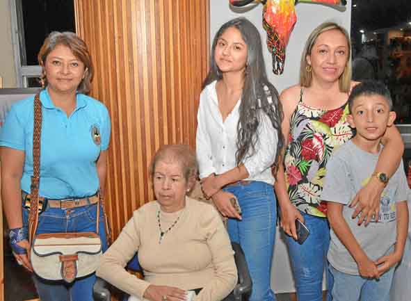 Diana María Bedoya Valencia , Ofelia Valencia de Bedoya , Manuela Valencia Bedoya , Luz Helena Martínez Giraldo y Gerónimo Castr