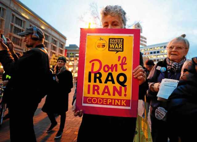 Manifestantes en EE.UU. piden “No a la guerra con Irán” después de un ataque con aviones no tripulados estadounidenses que mató 