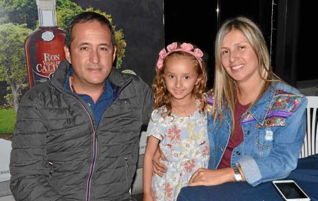 Germán Zapata Palacios, Martina Zapata Uribe y Juliana Uribe Bernal se encontraron en la sede El Cable del Club Manizales.