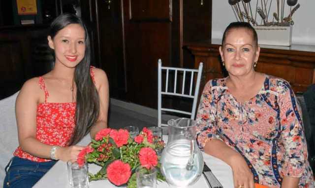 Laura Valentina Nieto Echeverry y Martha Lucía Becerra Álvarez compartieron en el Hotel Carretero..
