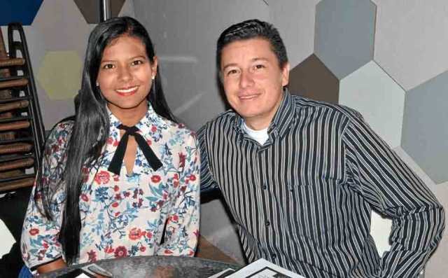 Los esposos Viviana de Arco y Haixor Ortiz Jiménez estuvieron en una comida en el restaurante L’Atelier.