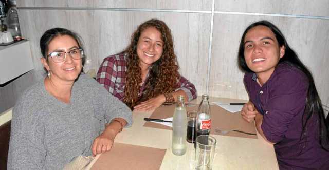 Sandra Liliana Salgado Henao, Geraldine Serna Salgado y Manuel Guzmán Hernández se reunieron en una comida en La Luna de Valenci