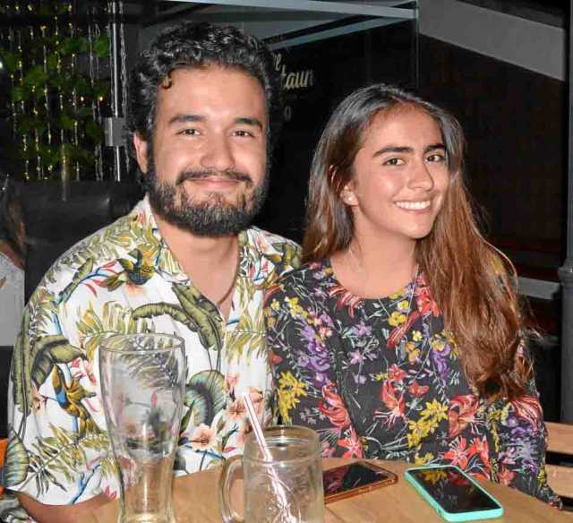 Esteban Marín Sepúlveda y Laura Martínez Mejía compartieron en una comida en el restaurante El Dauntaun.