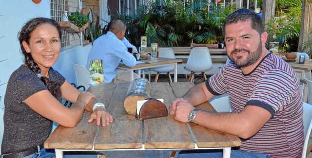 Los esposos Ninfa Chávez Valdivia y Andrés Quintero Morales compartieron en un almuerzo en el restaurante Tito Food & Drinks.