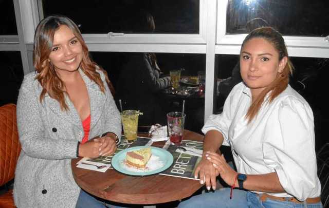 En el restaurante Bretton compartieron Daniela Robledo Posada y Jenny Paola Malaver Pachón.