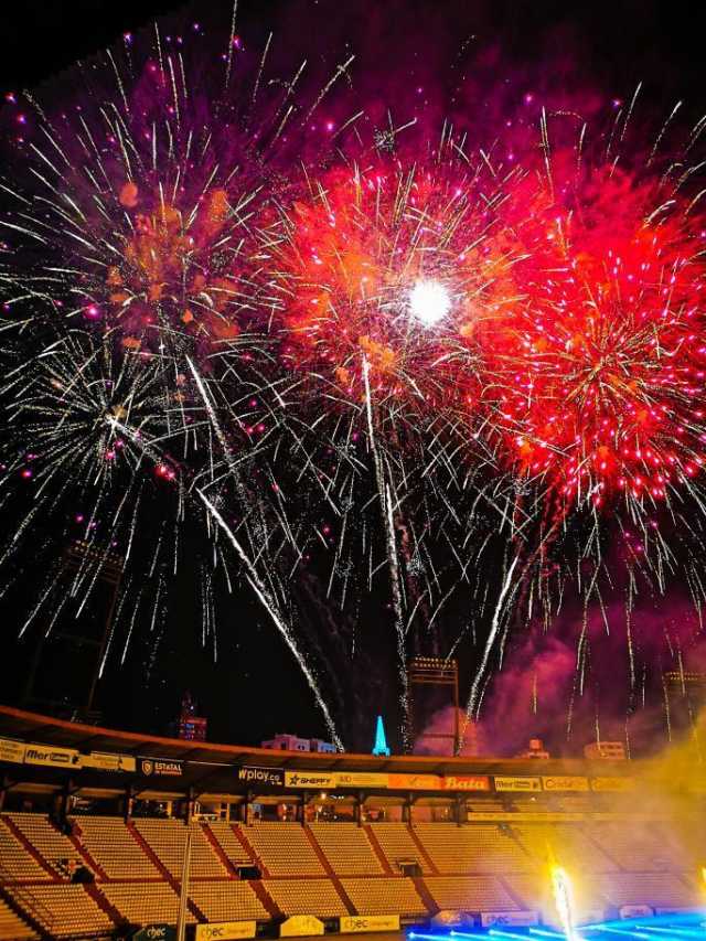 Juegos Pirotécnicos en el estadio Palogrande