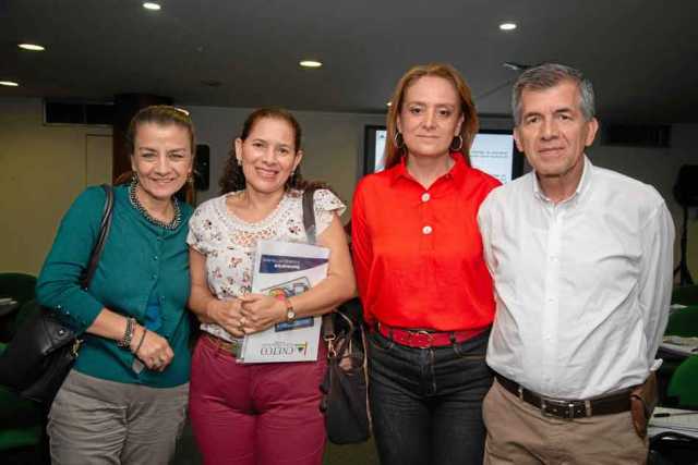 Luz Cristina Londoño, Floralba Aguirre, Sandra Giraldo y Julián Giraldo.