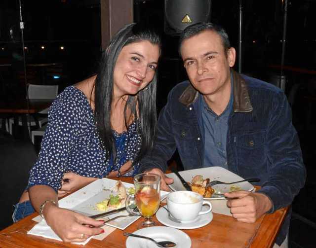 En El Dauntaun se reunieron en una comida Paola Hincapié Valencia y Alonso Zuluaga Ramírez.