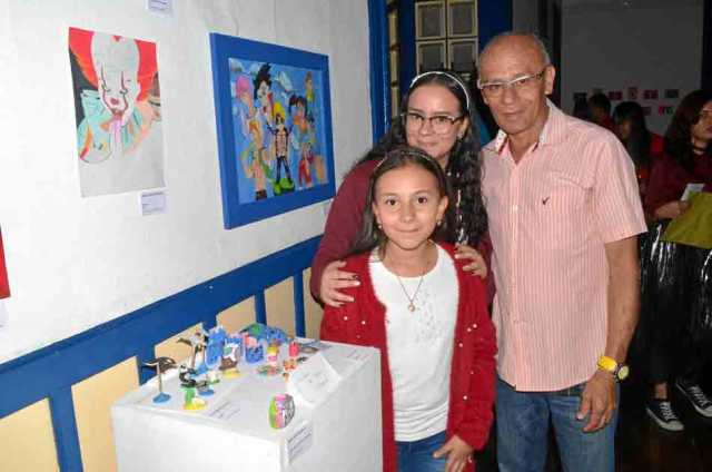 Sarita Rivera Serna, Valentina Serna Echeverri y Juan Manuel Serna Londoño.