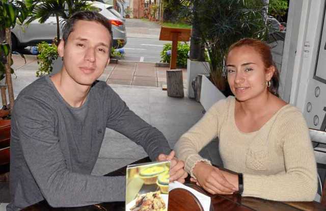 Los esposos Cristian Camilo Ospina Cifuentes y Luisa Zamora Salgado compartieron en Tito Food & Drinks.