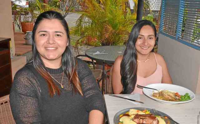 Yésica Lorena Largo Henao le celebró el cumpleaños a Kelly Londoño Moncada en L’Atelier.