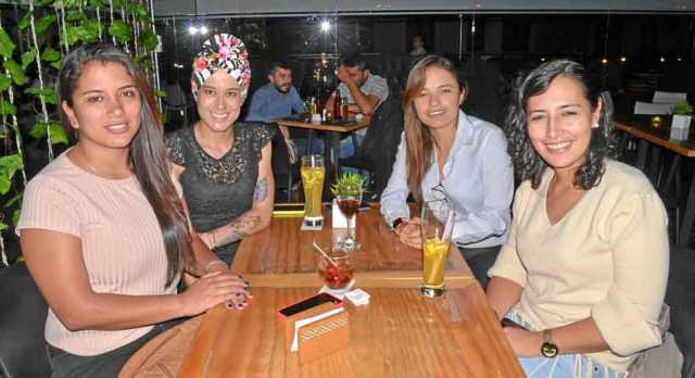 Andrea Tovar Velásquez, Natalia Arias, Viviana Yepes Castro y Yenni Milena Quintero Zuluaga compartieron en El Dauntaun.