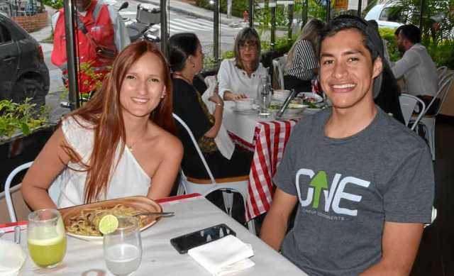 En Spago estuvieron Camila Aranaga Castillo y Diego Marín García.